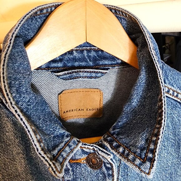 AE American Eagle Women's Jean Jacket Size XS Blue Denim Trucker Distressed - Picture 6 of 10